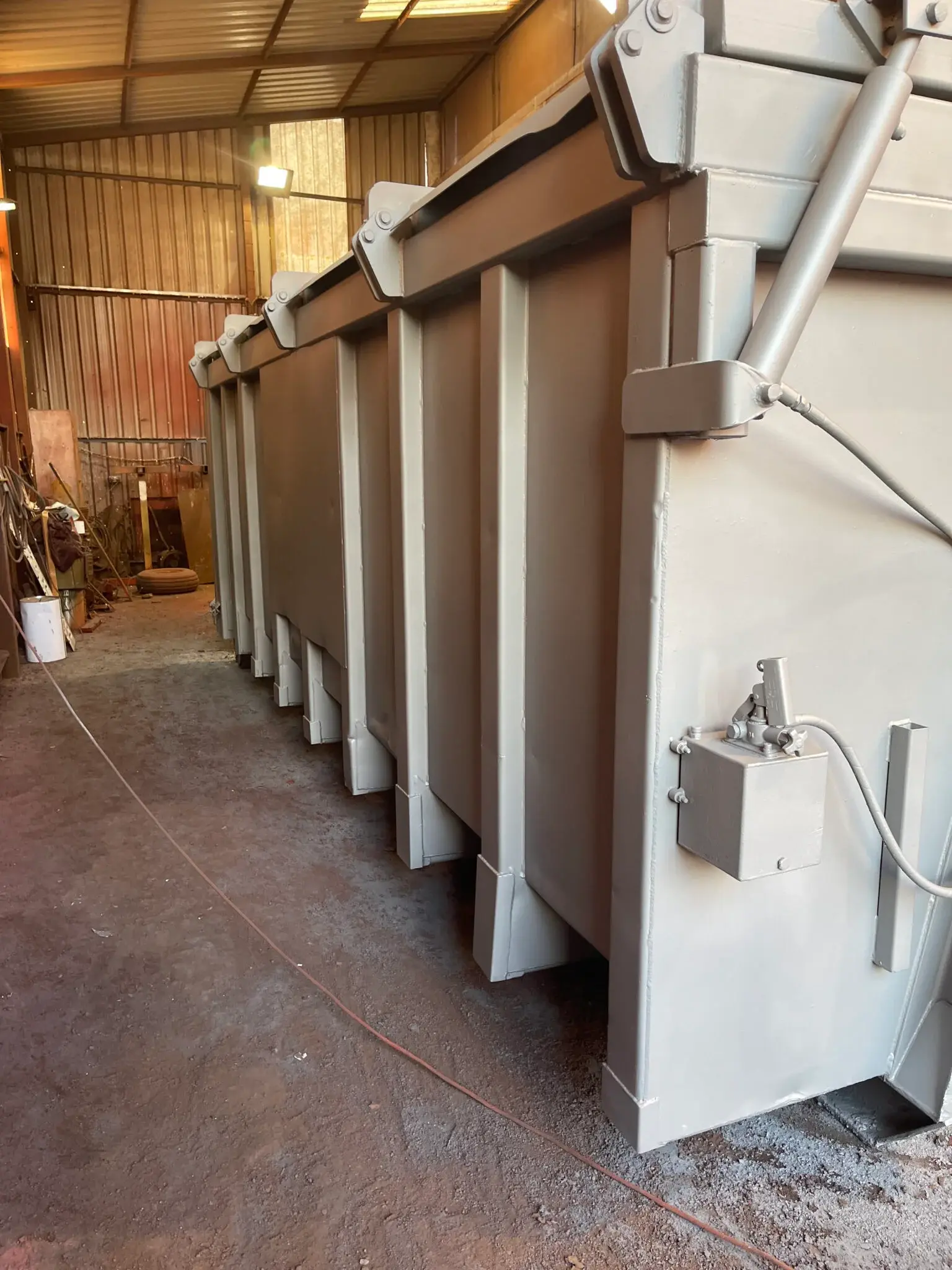 roll on roll off skip receiving protective coating